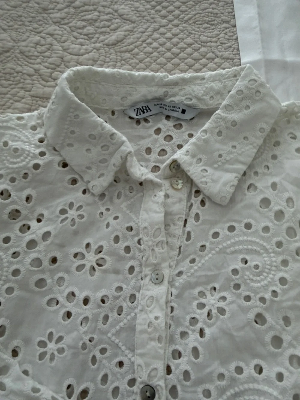 Zara White Floral Eyelet Button-Down Shirt - Picture 8 of 8